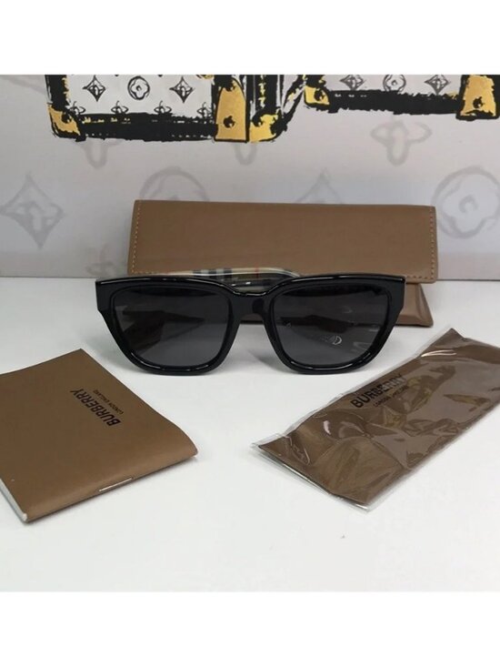 New 100% Authentic Burberry BE4277 3757/T3 Polarized Sunglasses – Black Frame main image 4